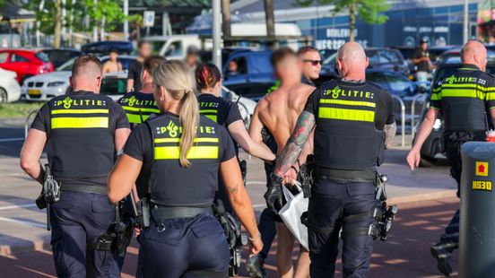 Burgemeester grijpt in na onrust op strand: politie mag fouilleren en auto's doorzoeken Home