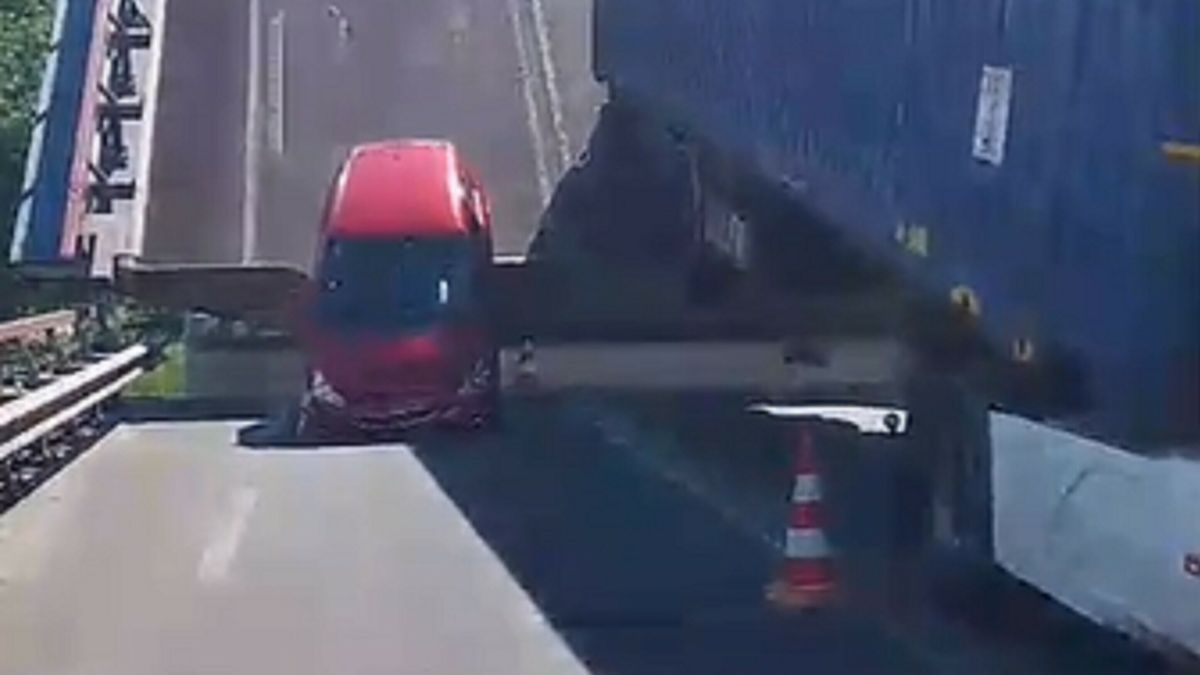 Aletta (78) stond met haar auto vast op open brug bij Lemmer: "Het was traumatisch"