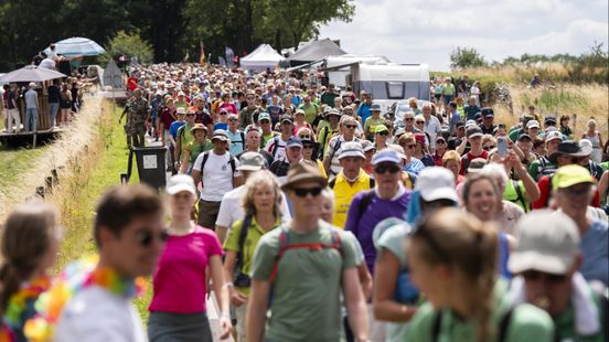Dikke knie vlak voor deelname Nijmeegse Vierdaagse? Organisatie kan niets: 'Wat spijtig voor meneer' Home