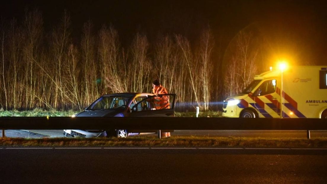 Hulpdiensten bij de gestrande auto op de A7