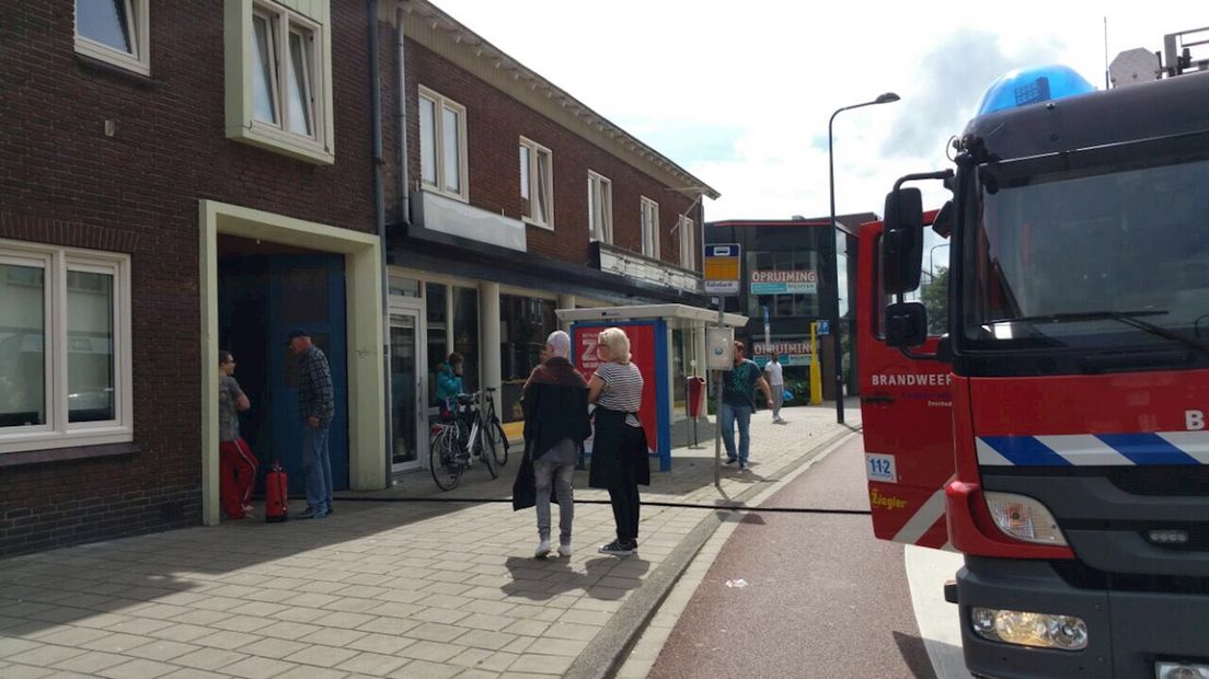 Brandweer blust vuur aan Kuipersdijk Enschede