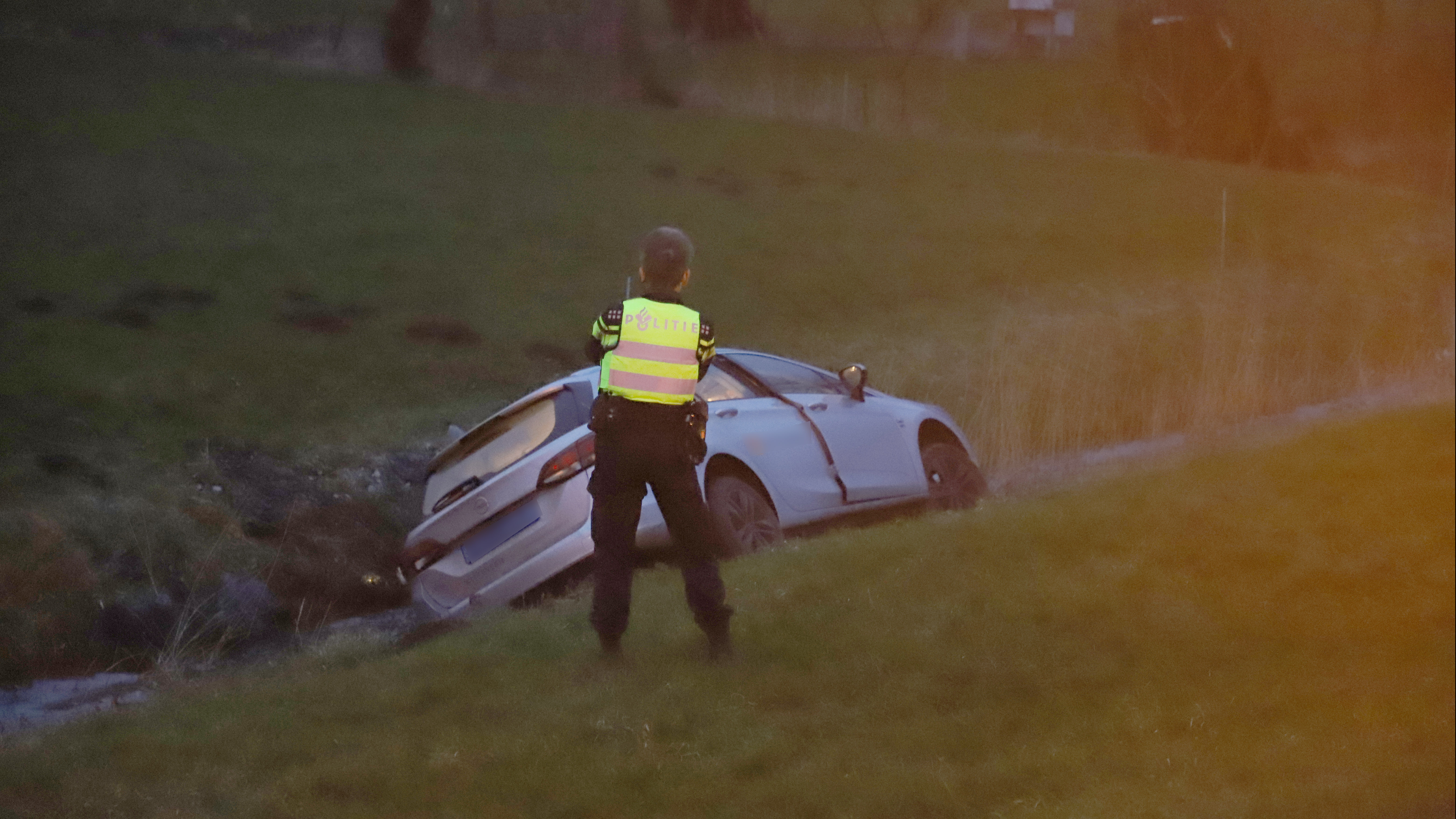 112 Nieuws: Taxi Belandt In Sloot Bij Kampen | Brand Op Dak ...