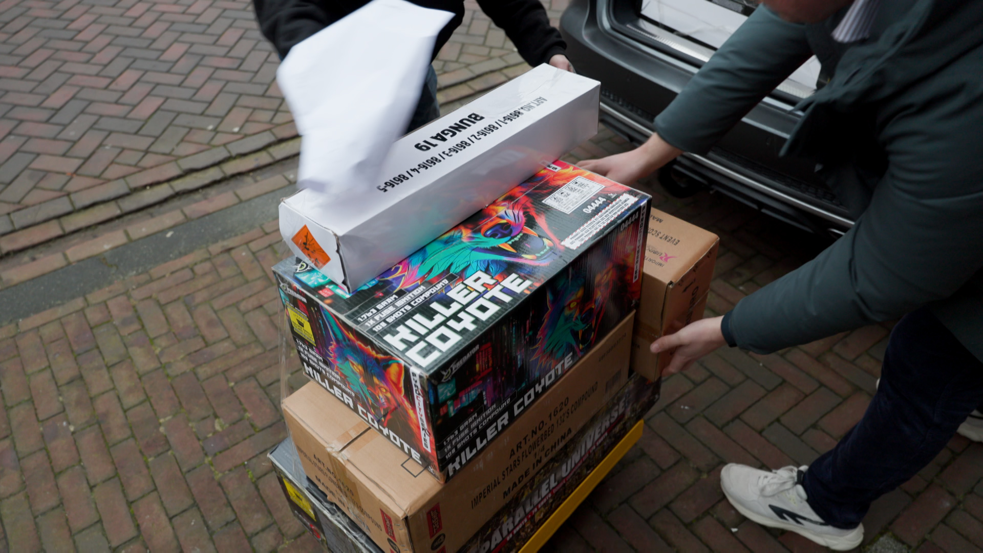 Laatste vuurwerkverkoop voor verbod: 'Wat ga je dan doen om twaalf uur? Ik denk vroeg naar bed'