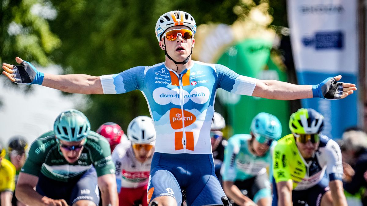 Van Uden sprint naar zege in tweede etappe ZLM Tour, geen hoofdrol Van Dijke in 'thuiswedstrijd'