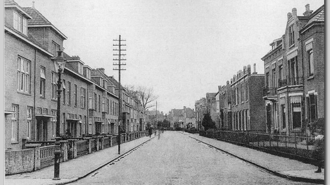 De Oranjestraat met de oude officierswoningen uit 1921 in vroegere jaren (Rechten: website InenOmAssen)