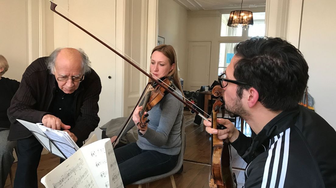 Valentin Silvestrov geeft het Matangi Quartet aanwijzingen tijdens zijn bezoek aan Den Haag
