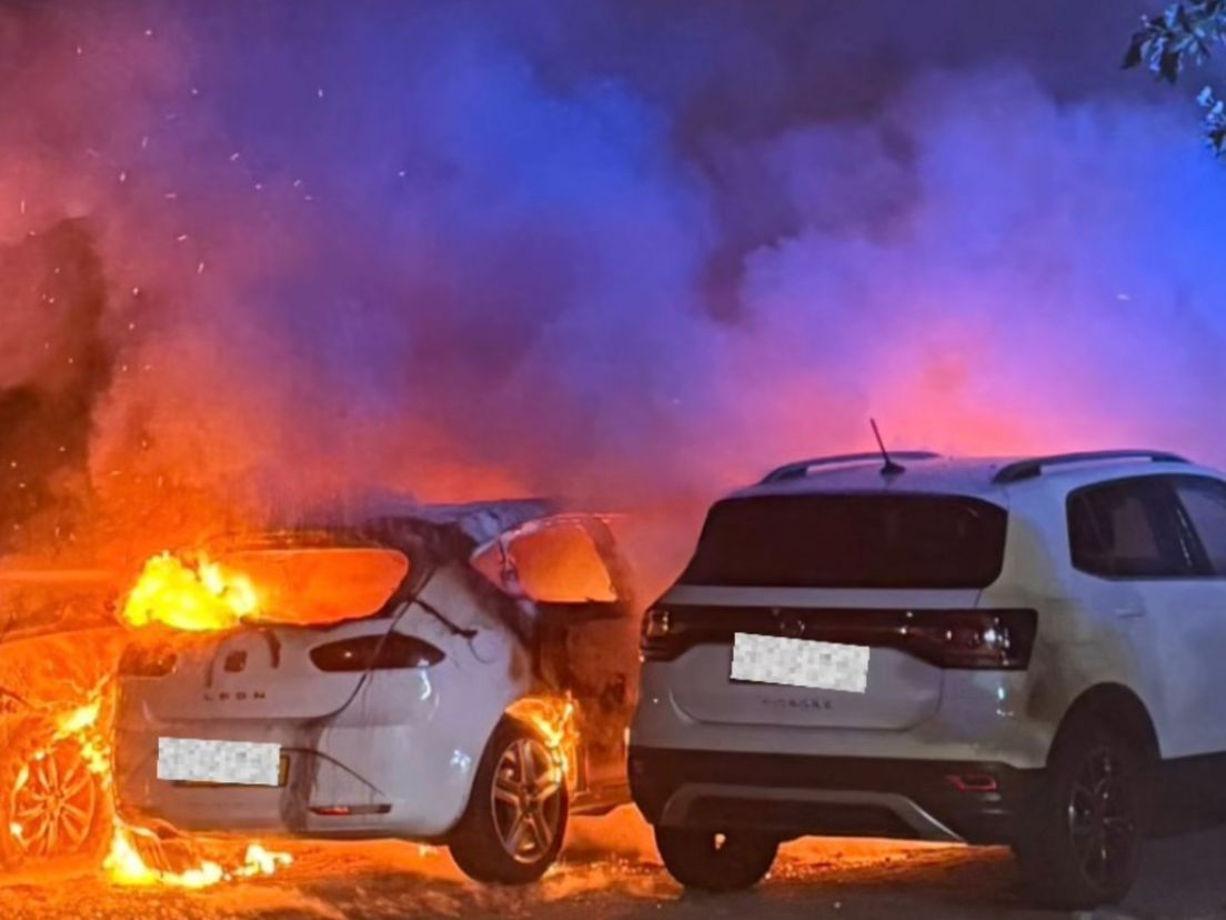 Auto in brand aan de Dr Kuyperlaan