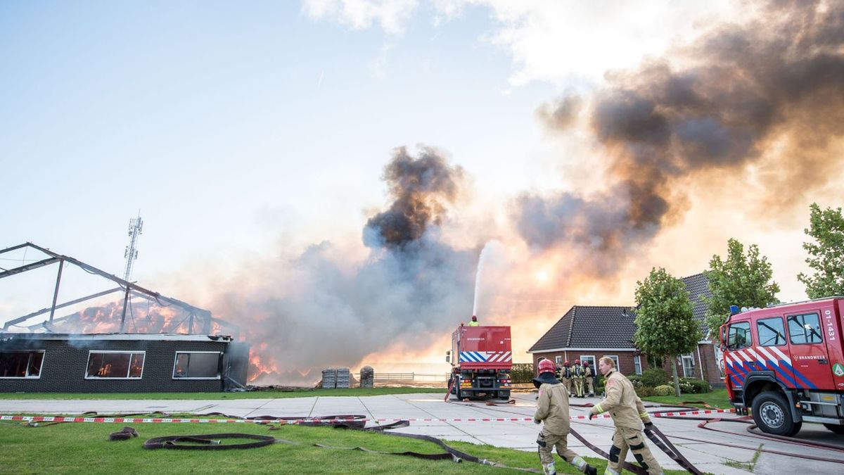 Brandweer nog bezig met nablussen in Munnekezijl (update)