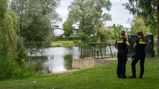 Omstanders redden jong kind uit vijver in Deventer Home