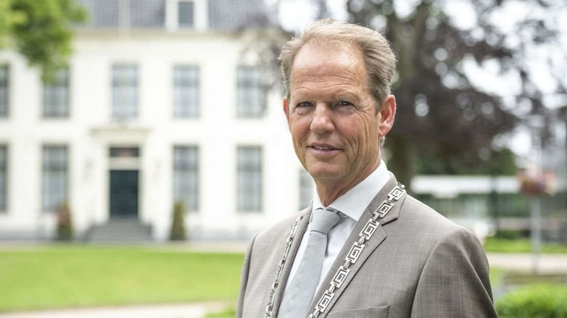 De Hillegomse burgemeester Arie van Erk