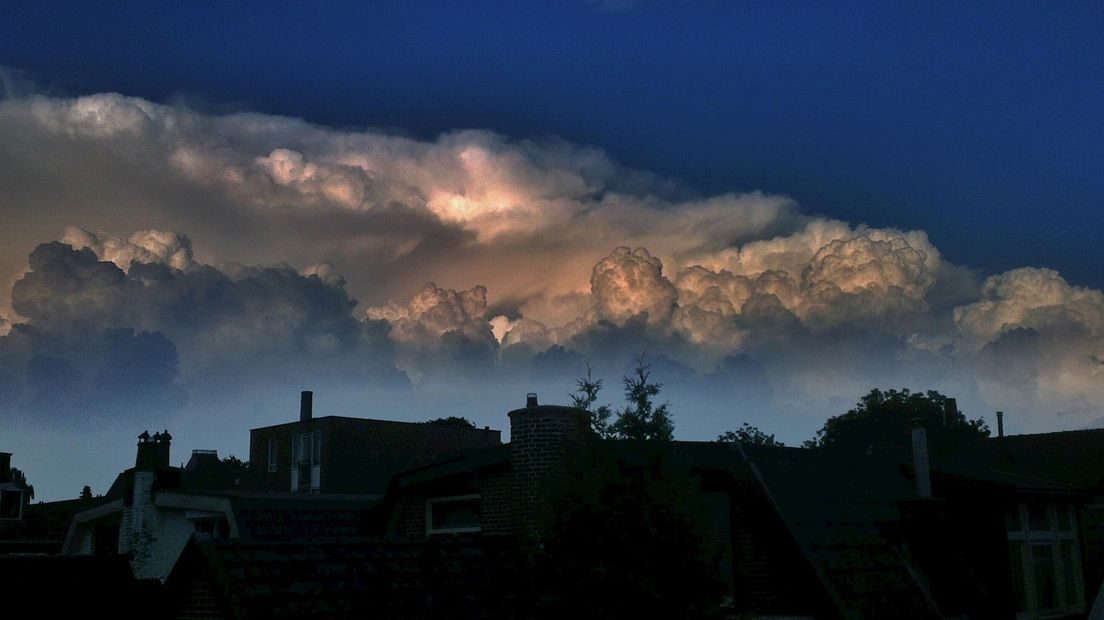 Spectaculaire lucht boven Enschede