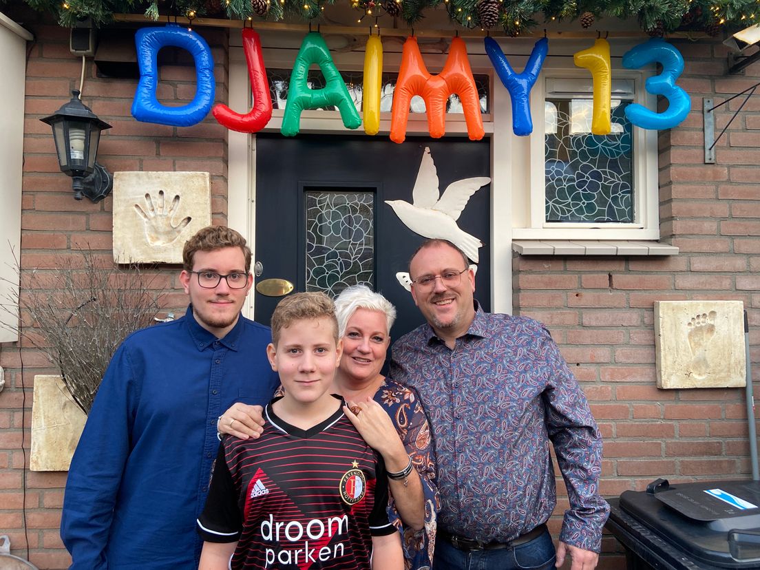 Djaimy viert zijn 13de verjaardag met de familie