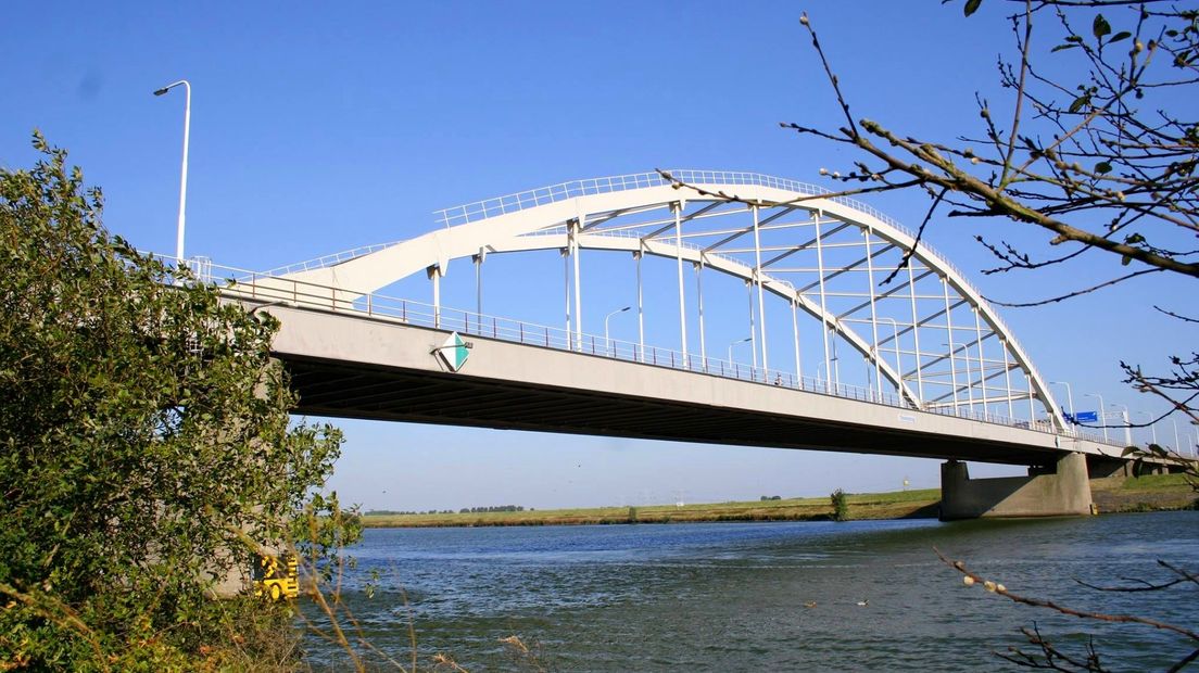 Thoolse brug hele weekend dicht, omleiding via de Oesterdam