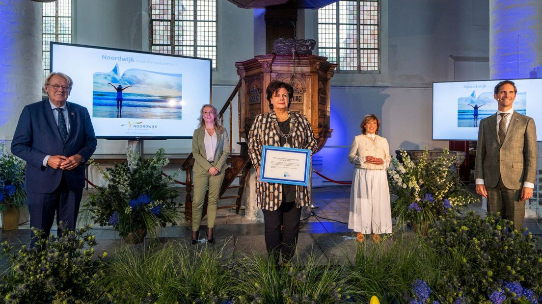 Burgemeester Wendy Verkleij neemt het predicaat in ontvangst