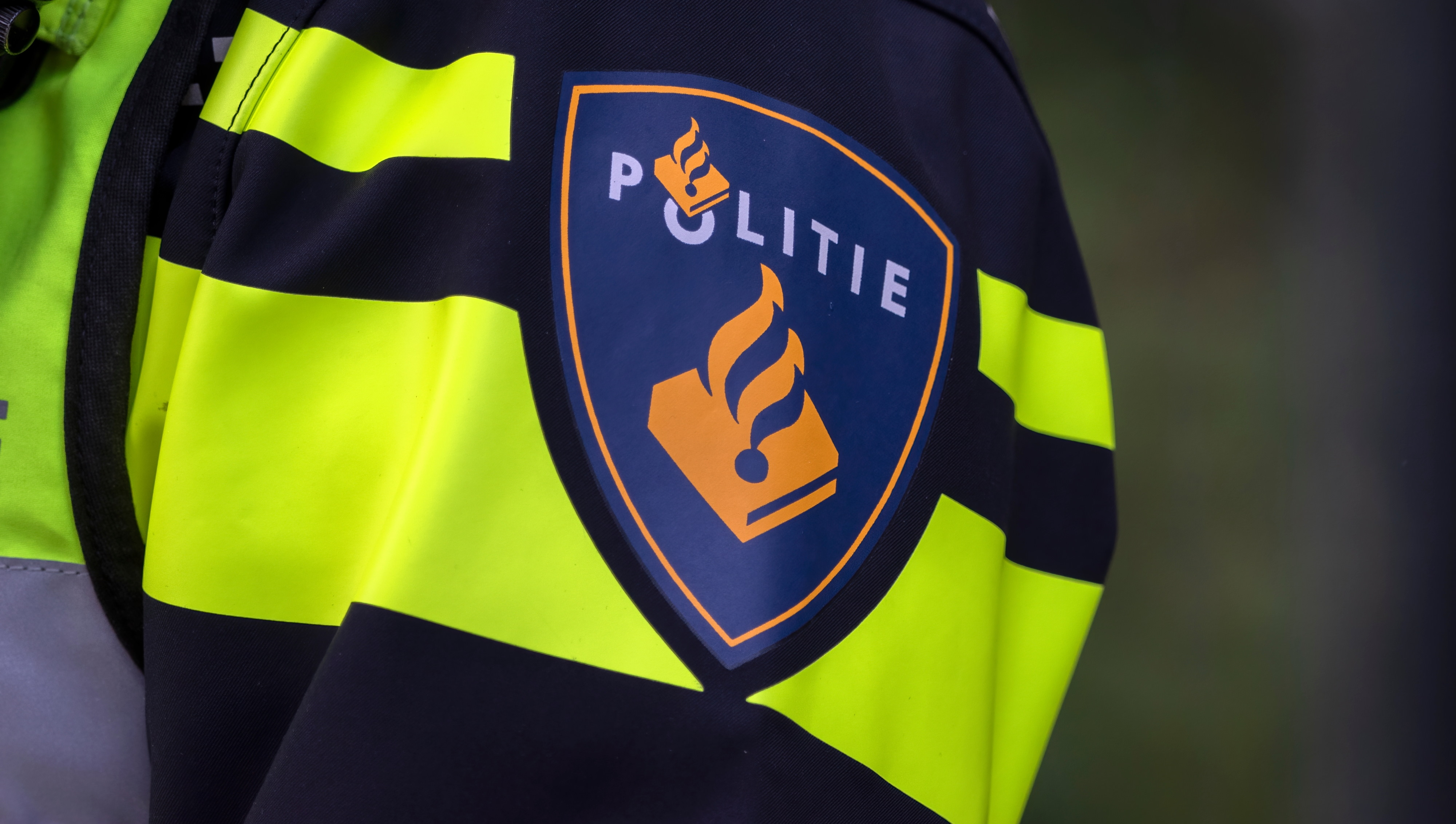 Plysje hâldt meardere minsken oan nei't automobilist beleage wurdt mei bile by Griene Stjer yn Ljouwert