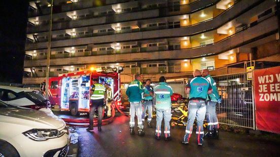 Flat ontruimd vanwege brand • fietser naar ziekenhuis