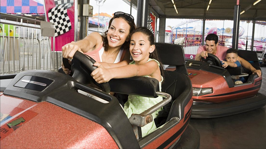 Een kind op zwemles of samen naar het pretpark wordt nu mogelijk voor arme gezinnen