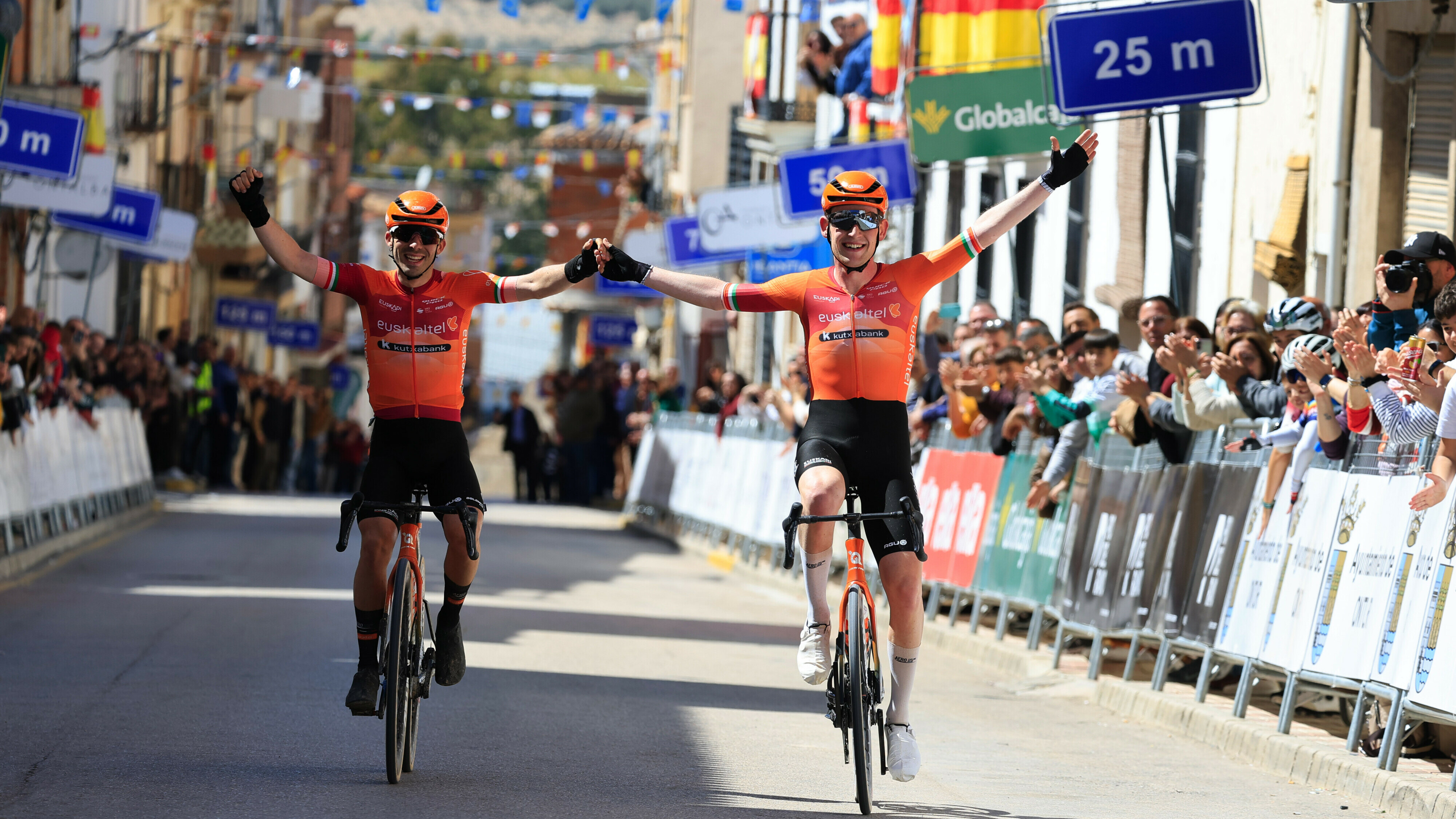 Axel van der Tuuk pakt eerste zege in Spaanse dienst: 'Dit betekent heel veel voor mij'