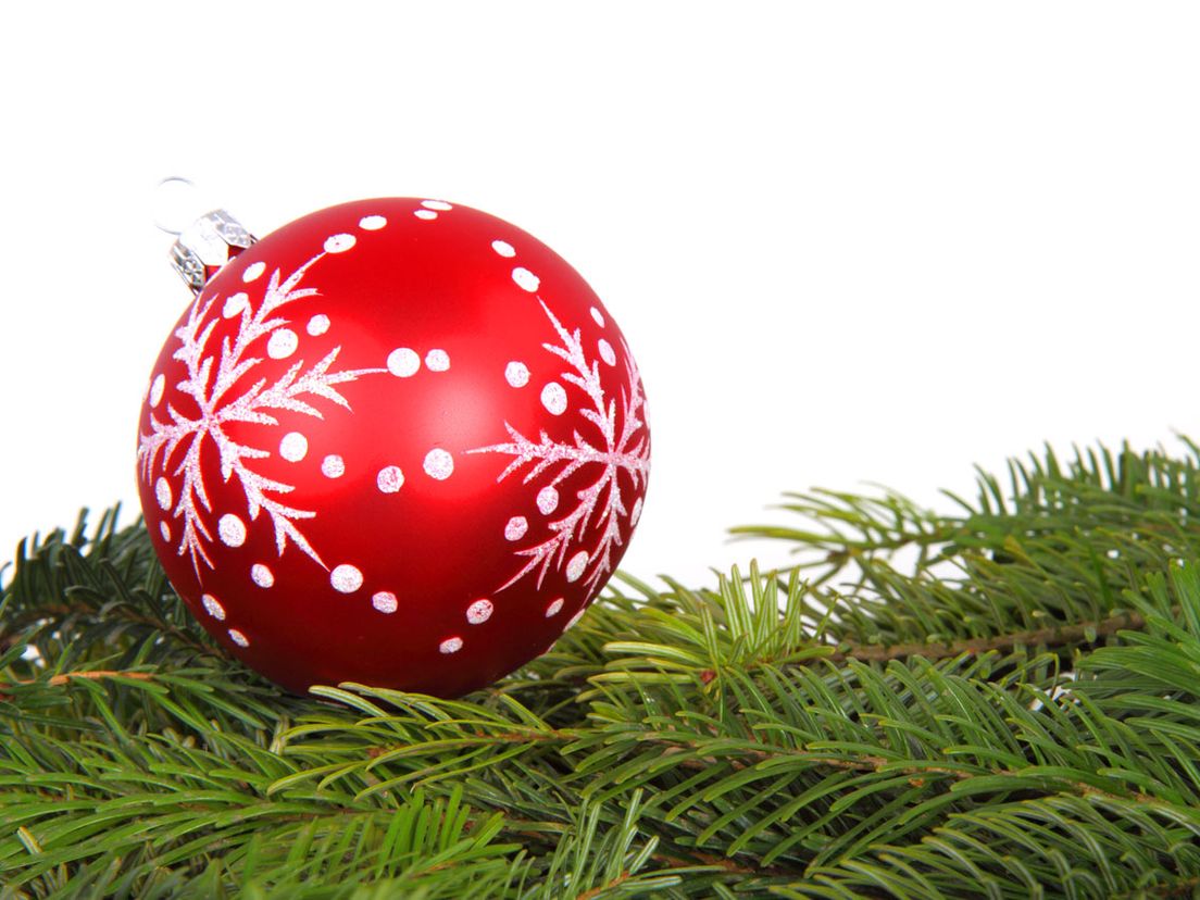 Een mooie rode kerstbal.