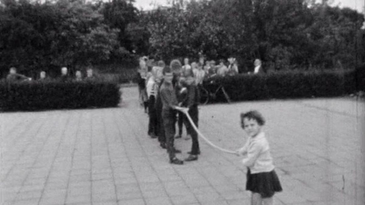 Pippi Langkous en twisten op straat in Zuilichem 1964