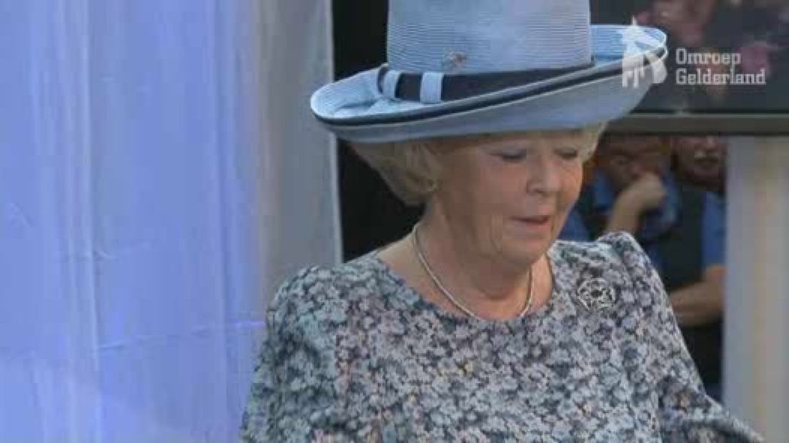 Beatrix opent complex Politieacademie