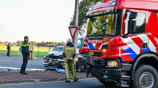 Brandweer bevrijdt bestuurder na ongeluk in Darp. Brandweer bevrijdt bestuurder na ongeluk in Darp.