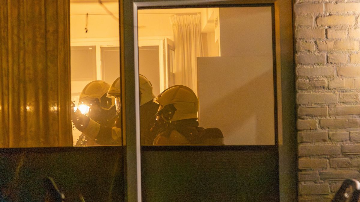 Wierook zorgt voor brand in Drachten | Auto in Dokkum schuift de sloot in