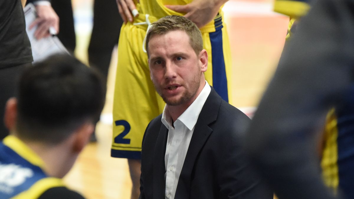 LWD Basket verliest laatste thuiswedstrijd in competitie | Vincent van Sliedregt stopt als coach van