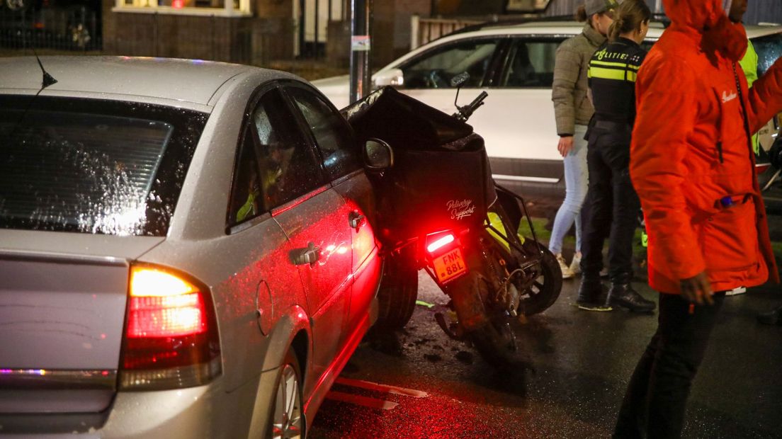 De aanrijding gebeurde op de Arnhemseweg in Apeldoorn.