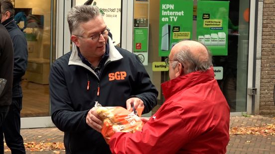 Gratis oliebollen en appels: politieke partijen strijden om stemmen