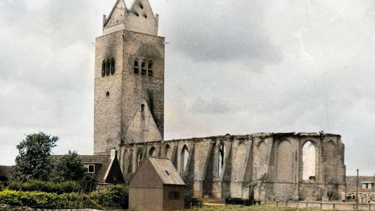 Minnertsga herdenkt rampzalige kerkbrand: "Het was verschrikkelijk"