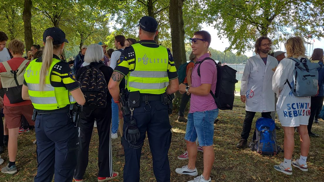 Demonstranten verzamelen zich bij de Utrechtsebaan (A12)