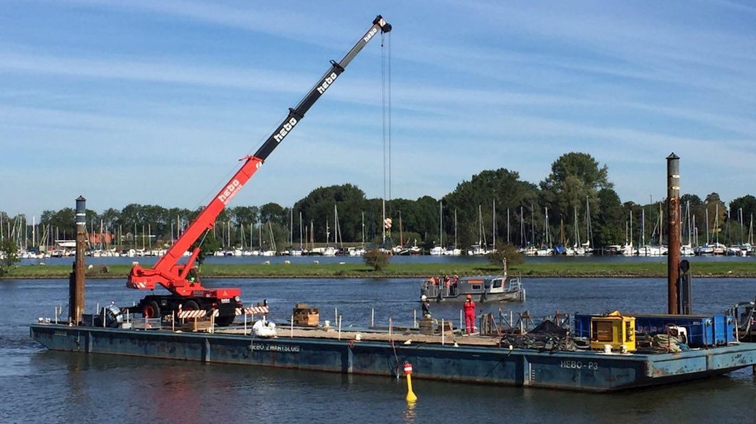 Punter wordt uit IJssel gehesen