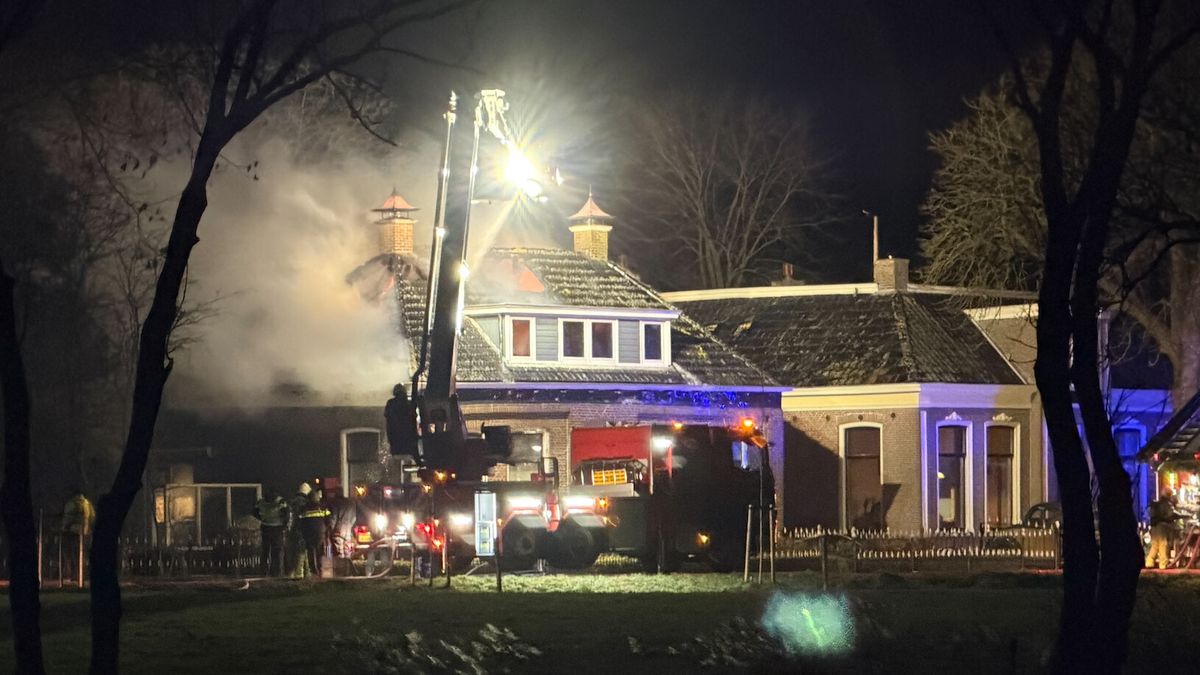 Uitslaande brand in woonboerderij in Foudgum | Botsing tussen auto's op Drachtsterplein in Leeuwarde