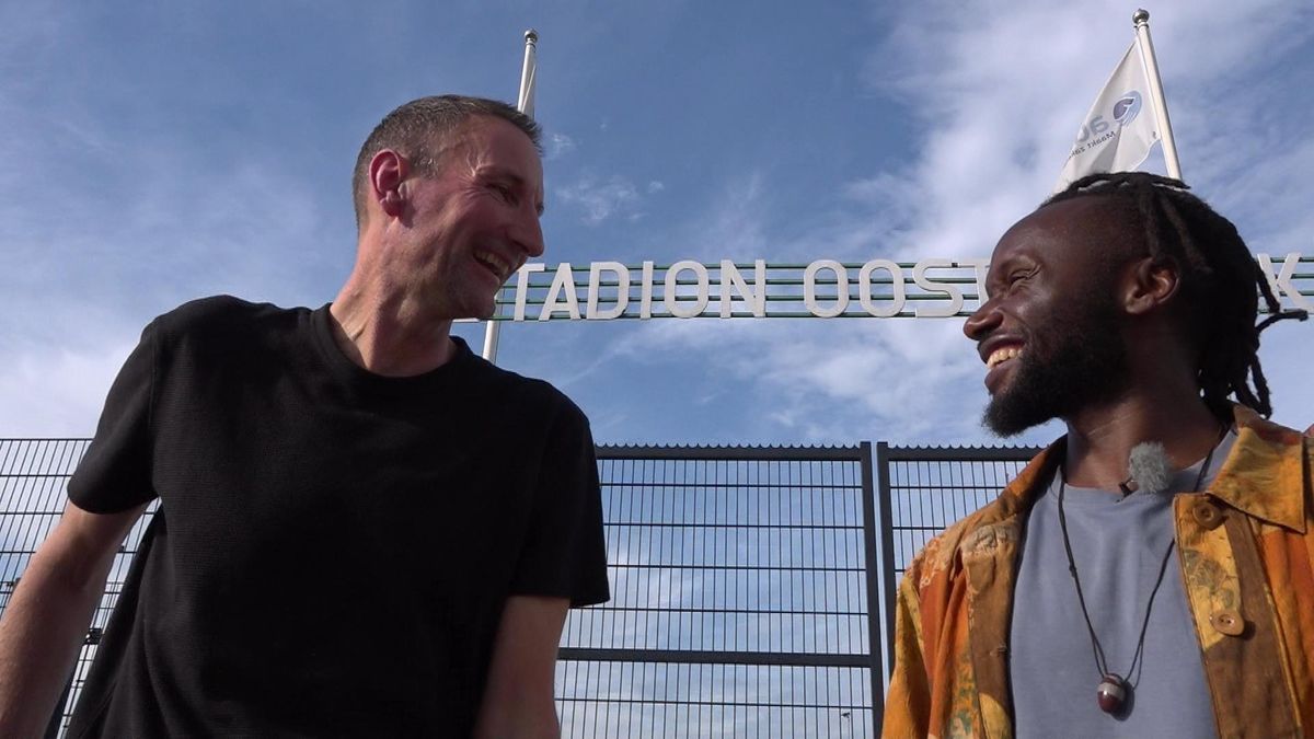 Rwandese vluchteling in Groningen schrijft boek over zijn leven: 'Voetbal was de universele taal'