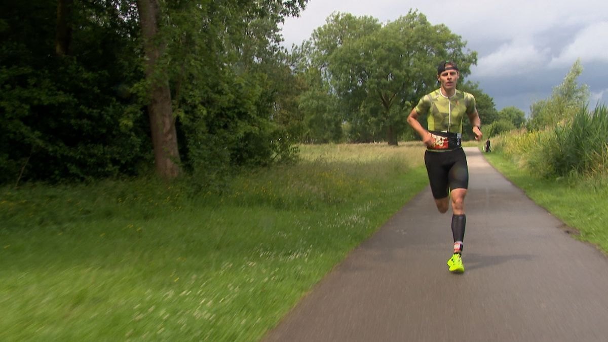 Wouter Verstraate wint triatlon Terneuzen, maar zit met hoofd ergens anders; 'Niet voor niets dat ik