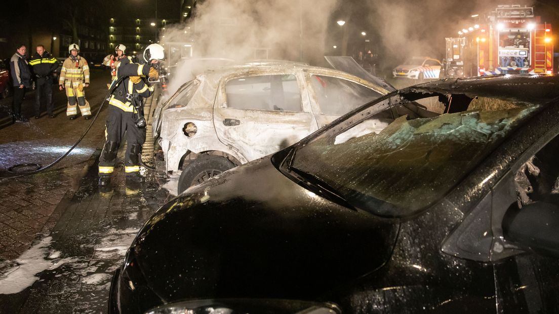 Twee auto's werden verwoest door brand