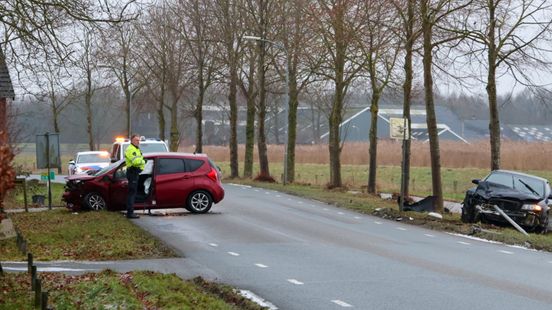 Aanrijding tussen twee autos bij Blauwestad. Aanrijding tussen twee autos bij Blauwestad.