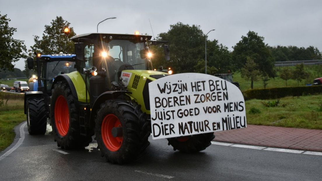Boeren blokkeren de A28 bij Hoogeveen (Rechten: De Vries Media)