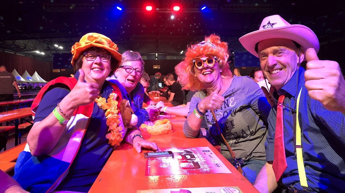 Veel dartliefhebbers komen verkleed naar de Dutch Darts Masters