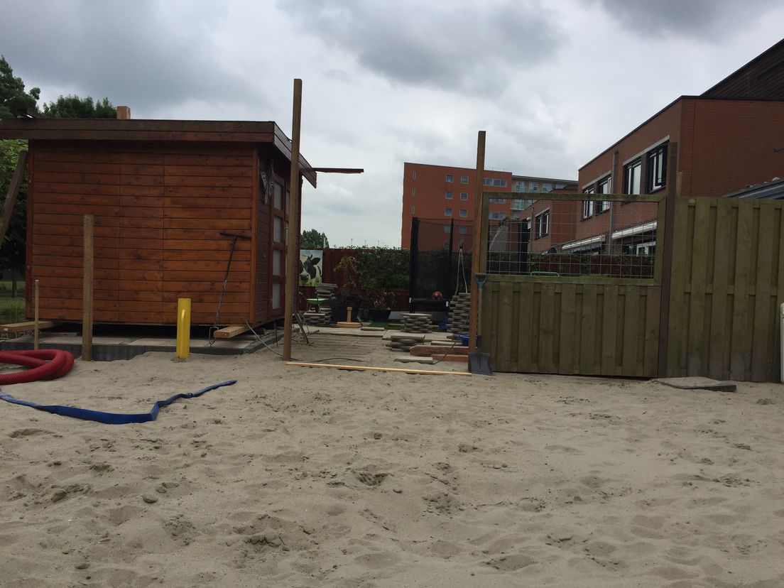Het resultaat van duizenden kruiwagens zand. En nu maar hopen dat het op deze hoogte blijft.