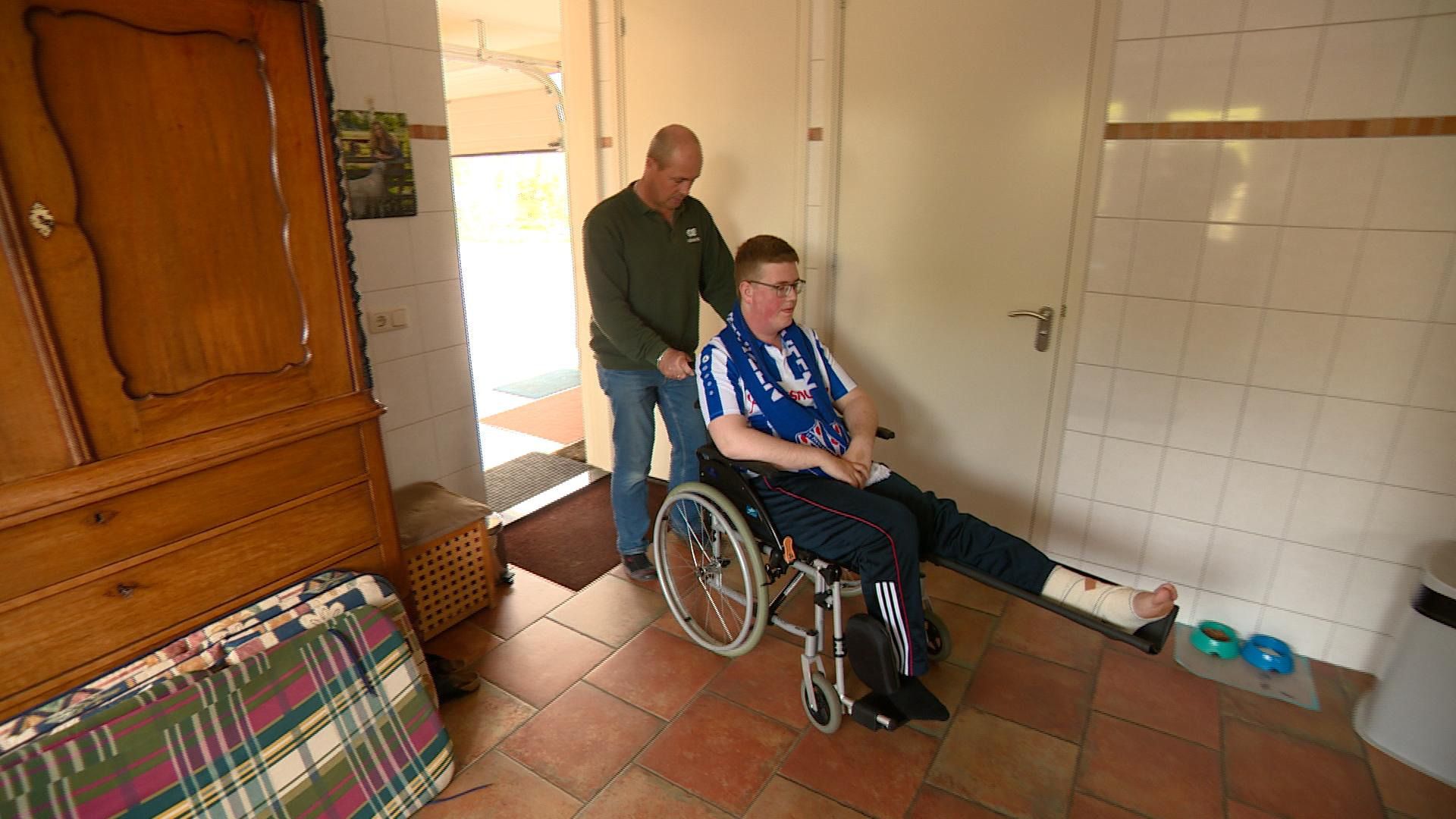 Durk-Sjoerd yn in rolstoel