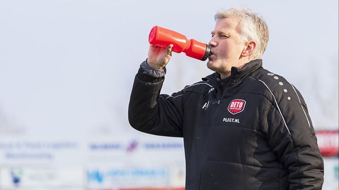 DETO-trainer Hennie in 't Hof hoopt op derby's