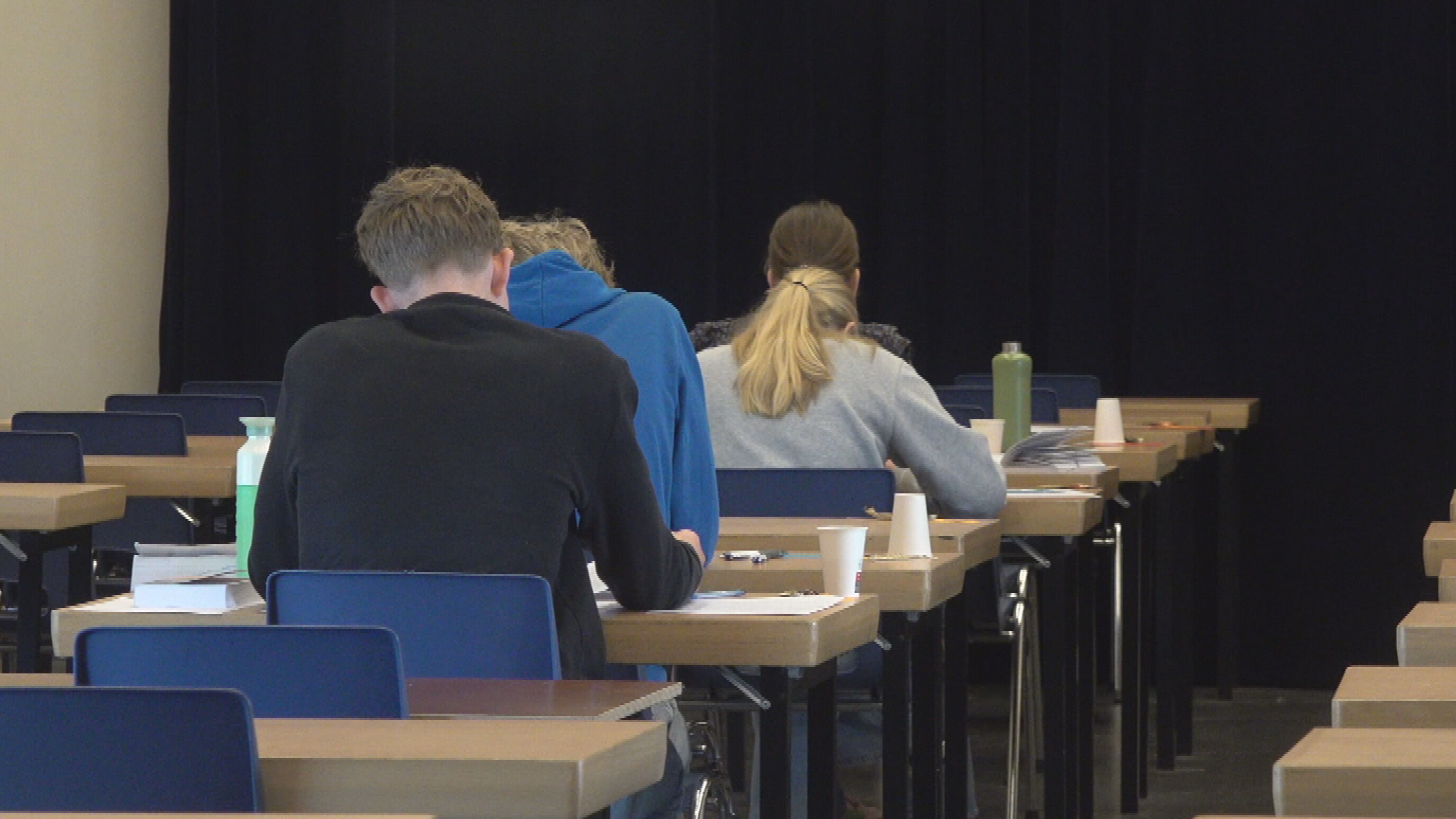 Leerlingen bogen zich vandaag over het eindexamen Fries; zou jij slagen? Doe hier de test