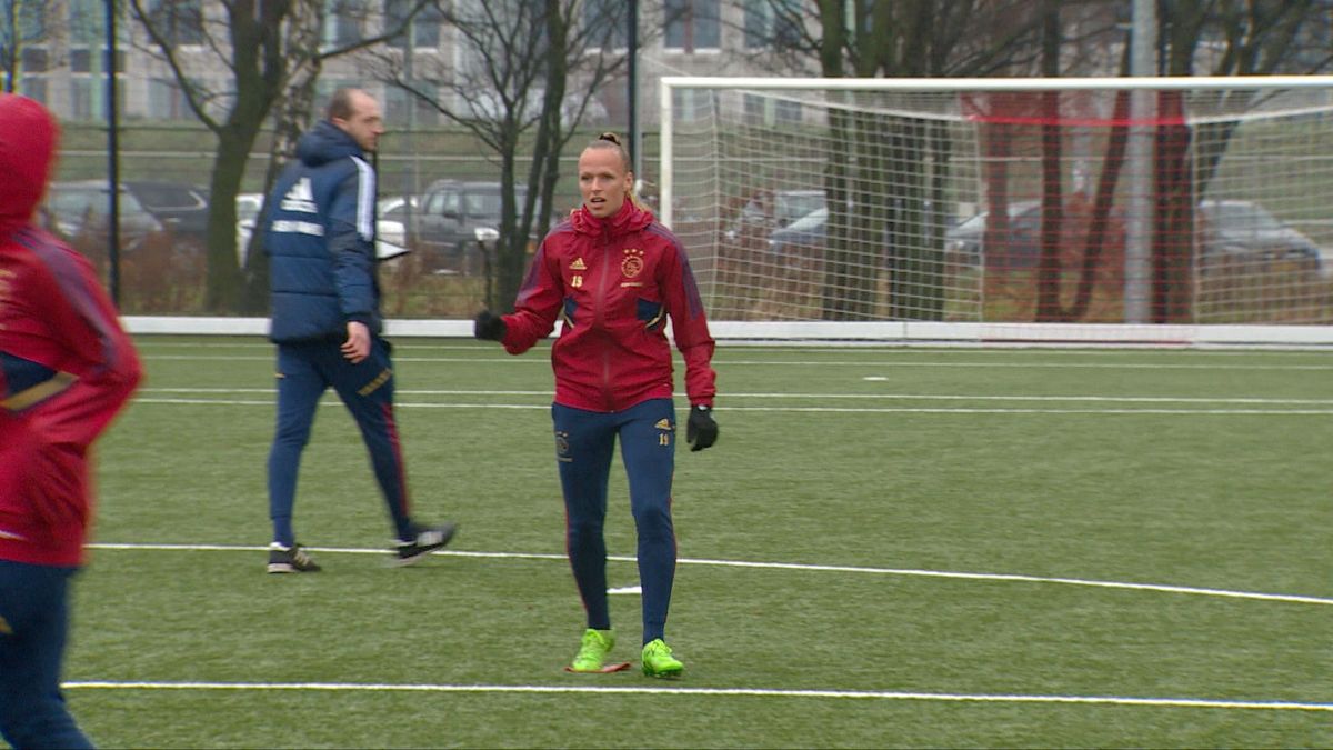 Voetbalster Tiny Hoekstra voor het eerst bij Nederlands elftal: 