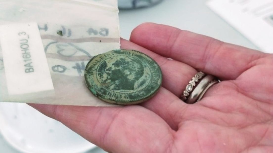 Zilveren munt opgegraven bij slagveld van Waterloo