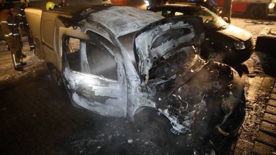 Autobrand in Apeldoorn, mogelijk brandstichting