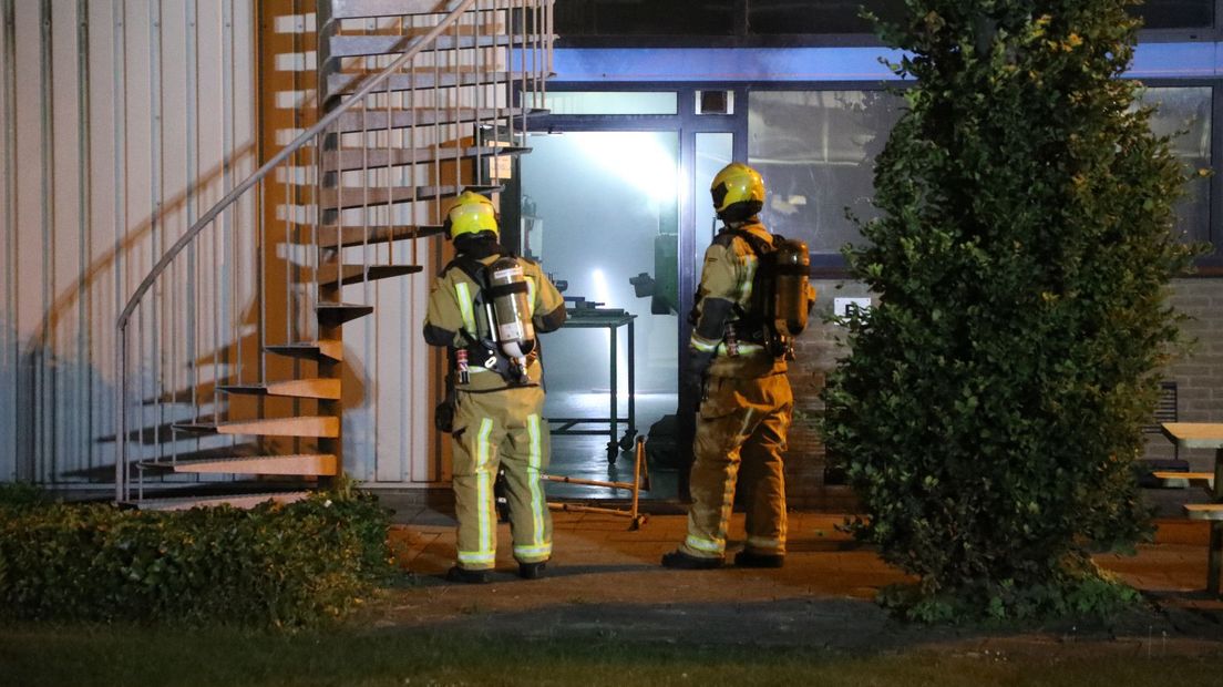 De brandweer bij het pand aan de Laan van Ypenburg