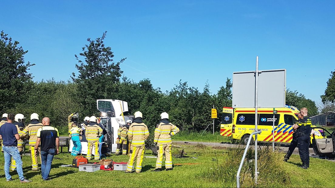 Brandweer moet inzittenden bevrijden