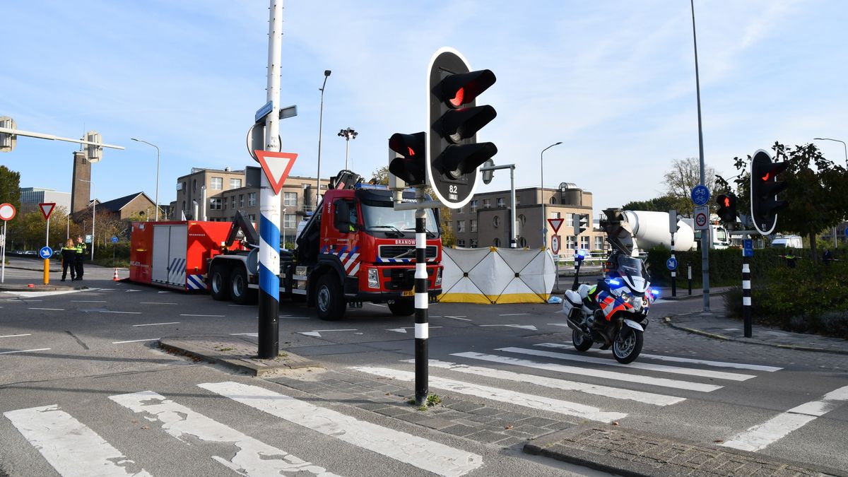 Fietser Komt Onder Vrachtwagen Bij Ongeluk In Middelburg En Overlijdt Omroep Zeeland 